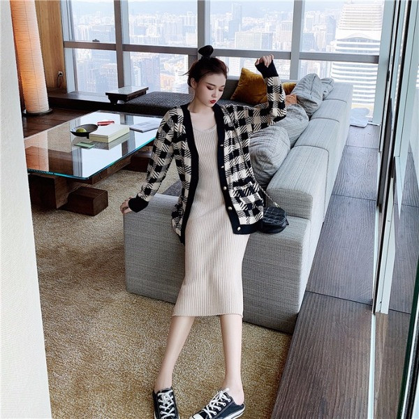 Vesta lunga in carouri cu buzunare