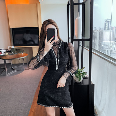 Modern női ruha fekete és tüll ujjal