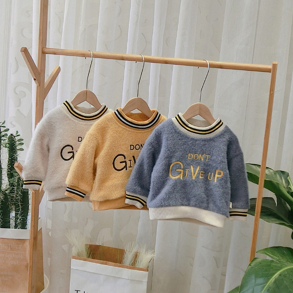 Modern gyerekblúz fiúknak O-nyakkal, kék, sárga és bézs színben