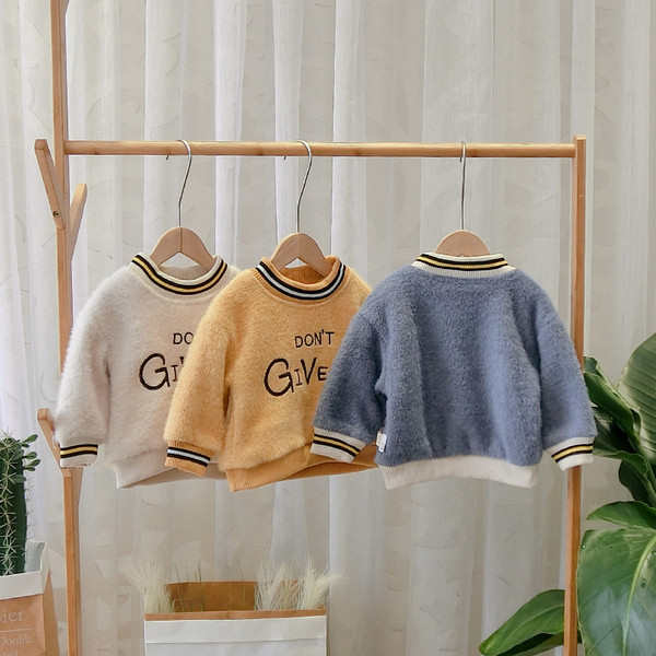 Modern gyerekblúz fiúknak O-nyakkal, kék, sárga és bézs színben