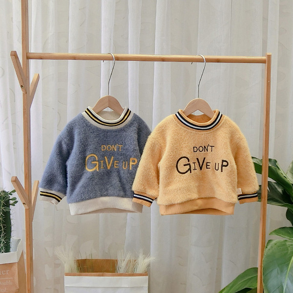 Modern gyerekblúz fiúknak O-nyakkal, kék, sárga és bézs színben