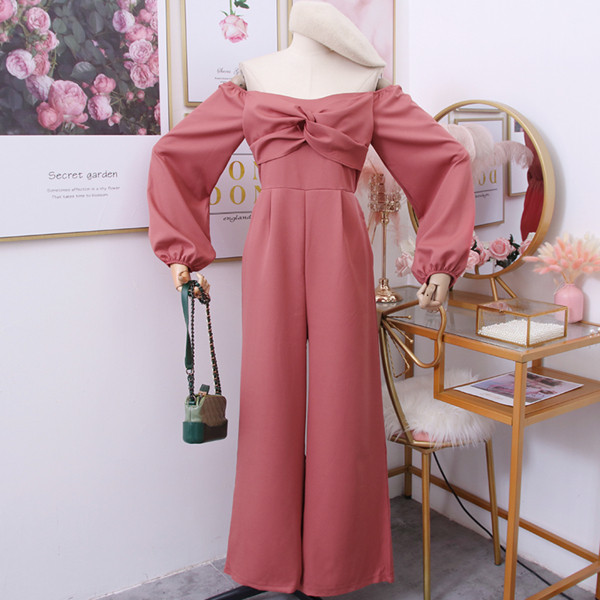 Salopeta de dama moderna cu umerii goi si maneci lungi in mai multe culori