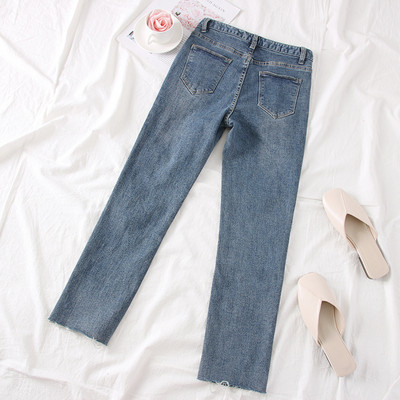 Νέο μοντέλο μοντέρνα γυναικεία τζιν σε μπλε χρώμα