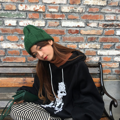 Női téli pulóver színes applikációval - széles modell