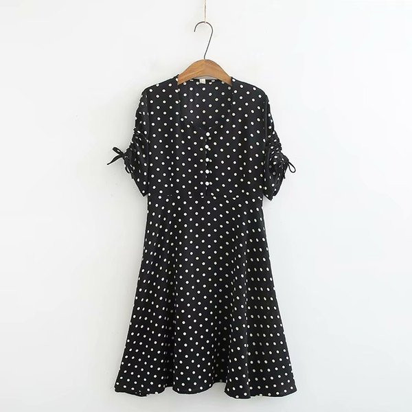 Γυναικείο κοντό φόρεμα με μικρά μανίκια και κουμπιά σε μαύρο χρώμα