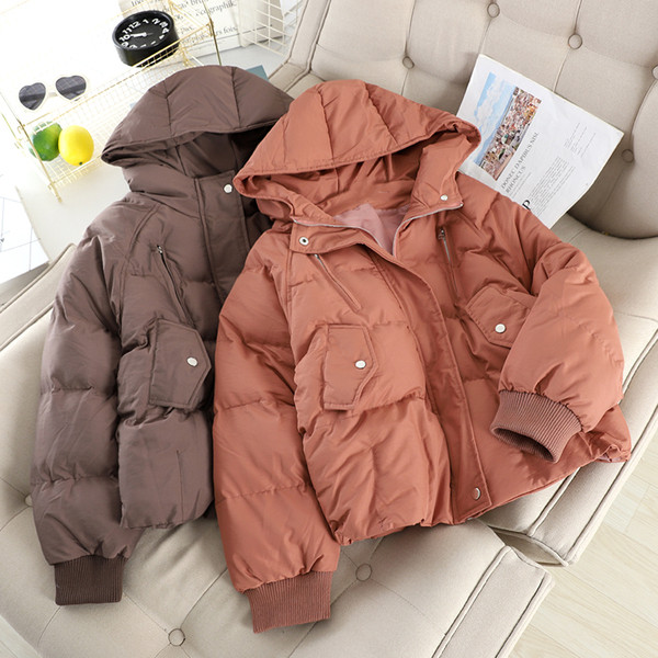 Modern téli téli kabát kapucnival több színben