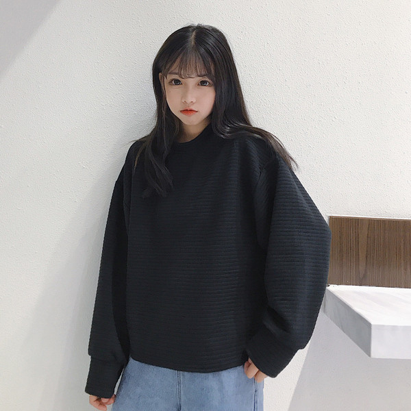 Γυναικεία μοντέρνα μπλούζα  με στρογγυλό ντεκολτέ σε κίτρινο, κόκκινο χρώμα