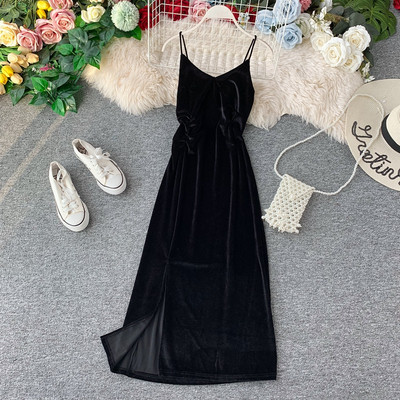 Rochie de dama moderna din catifea cu bretele subtiri in negru, roz si verde