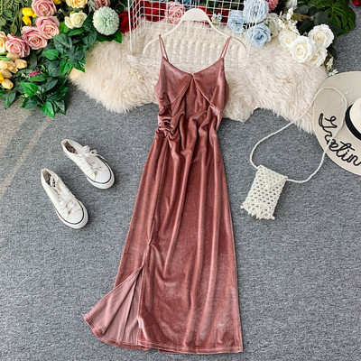 Rochie de dama moderna din catifea cu bretele subtiri in negru, roz si verde