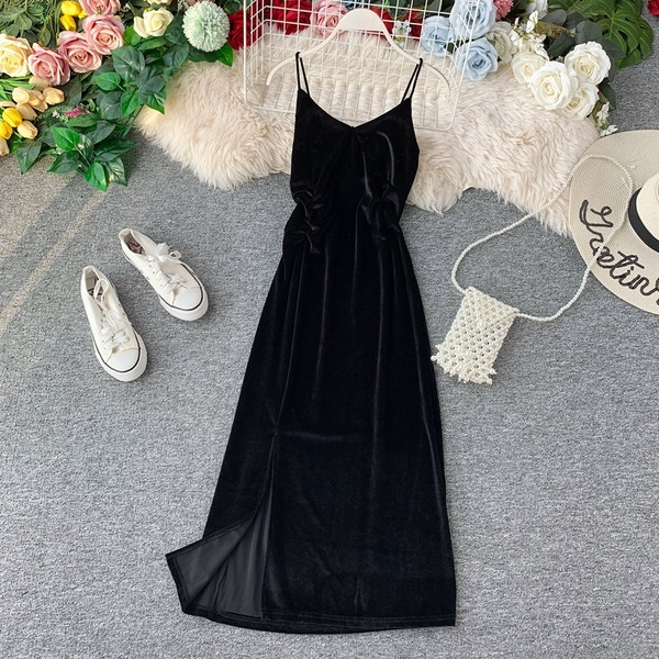 Rochie de dama moderna din catifea cu bretele subtiri in negru, roz si verde