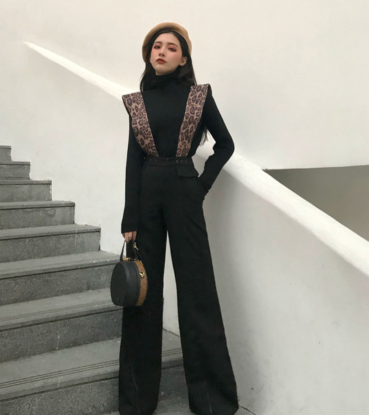 Pantaloni lungi si lati cu talie inalta in negru