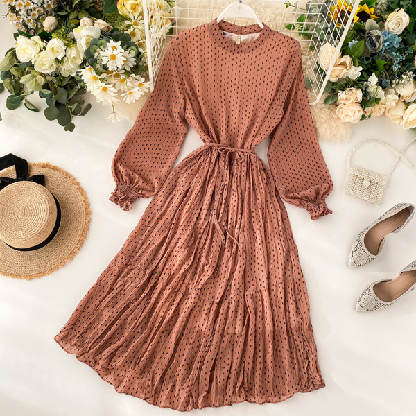 Modern női pöttyös ruha piros és zöld színben