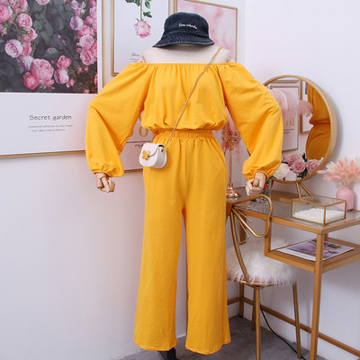 Μοντέρνο γυναικείο σετ μπλούζα σε δύο μέρη σε μαύρο και κίτρινο χρώμα