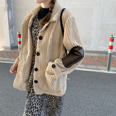 Γυναικείο κοντό παλτό με μπεζ χρώμα με κουμπιά