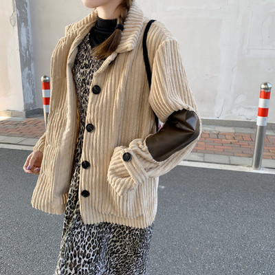 Γυναικείο κοντό παλτό με μπεζ χρώμα με κουμπιά