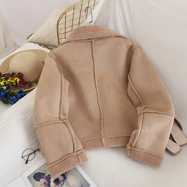 Aktuális női rövid kabát zsebekkel, három színben