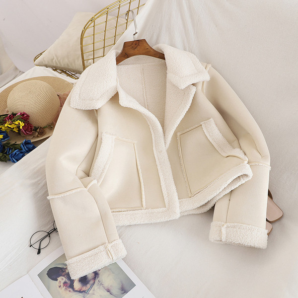 Aktuális női rövid kabát zsebekkel, három színben