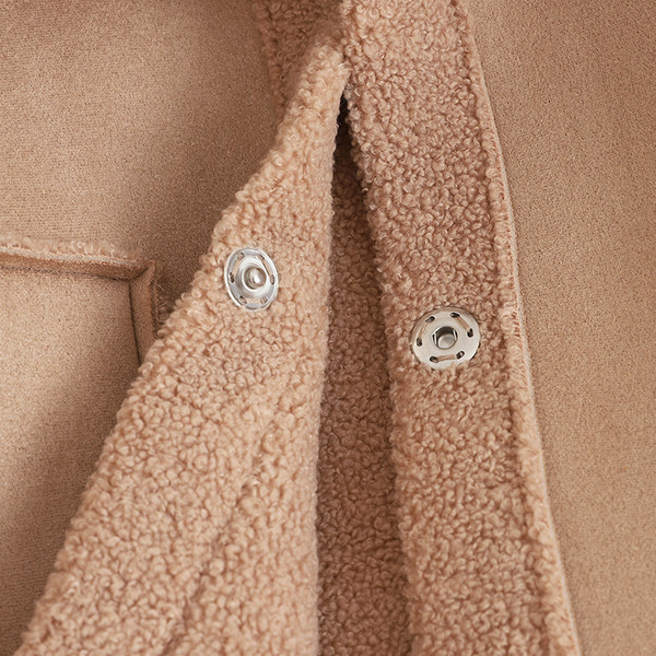 Aktuális női rövid kabát zsebekkel, három színben