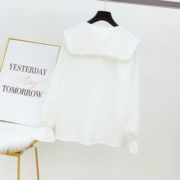 Modern női ing gyöngyökkel, fehér színben