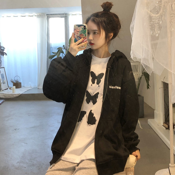 Γυναικεία casual μπλούζα σε γκρι και μαύρο χρώμα με κουμπιά 