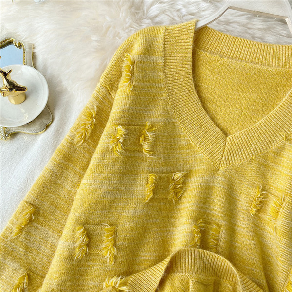 Μοντέρνο γυναικείο πουλόβερ  με λαιμόκοψη σε κίτρινο και ροζ χρώμα