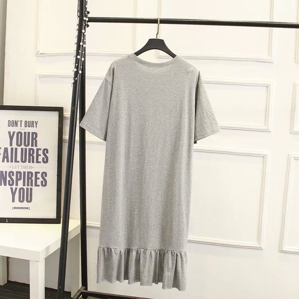 Alkalmi női ruha aszimmetrikus modell rövid ujjú szürke és fekete színben