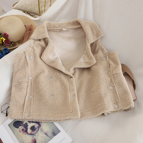 Fém elemekkel ellátott női mellény három színben