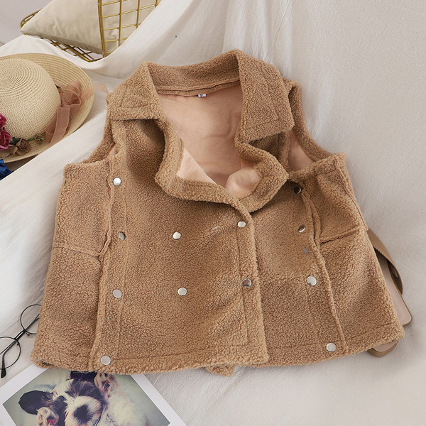 Fém elemekkel ellátott női mellény három színben