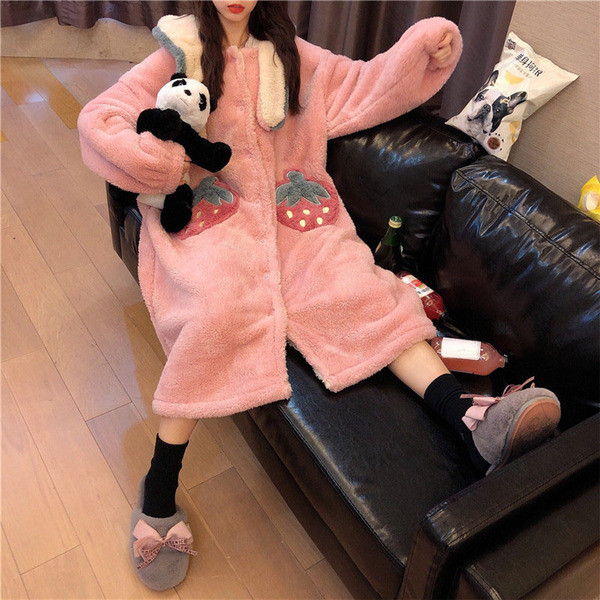 Modern női hosszú hálóing rózsaszín színben, 3D elemmel