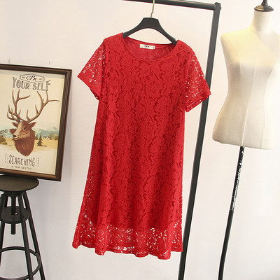 Γυναικείο φόρεμα με δαντέλα με κοντό μανίκι  με ο-λαιμόκοψη σε μαύρο και κόκκινο χρώμα