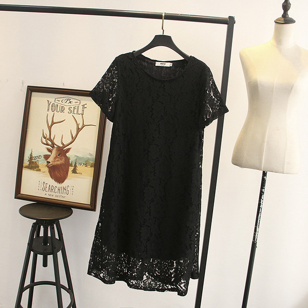 Γυναικείο φόρεμα με δαντέλα με κοντό μανίκι  με ο-λαιμόκοψη σε μαύρο και κόκκινο χρώμα