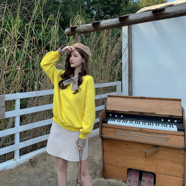 Pulover de dama galben cu cravate la decolteu