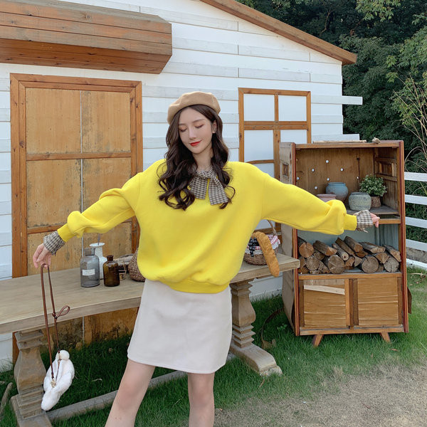 Pulover de dama galben cu cravate la decolteu