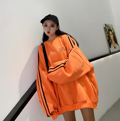 Γυναικείο φούτερ ευρύ μοντέλο σε τρία χρώματα με οβάλ ντεκολτέ