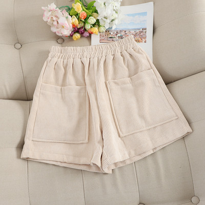 Σύντομα γυναικεία παντελόνια με τσέπες και ελαστική μέση