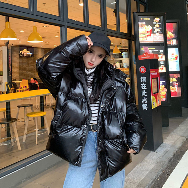 Jacheta scurta de dama actuala in trei culori cu gluga