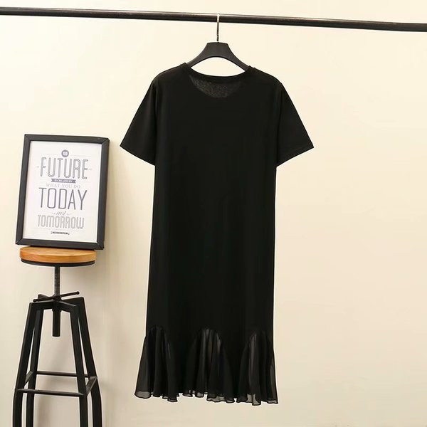 Női alkalmi ruha rövid ujjal és O-nyakkal fekete rátéttel