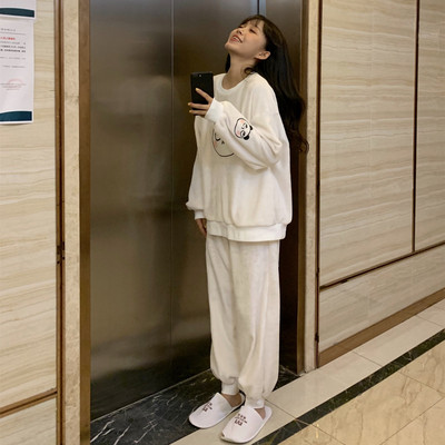 Pijamale de dama moderne in trei culori cu imprimeu