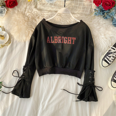 Μοντέρνα γυναικεία μπλούζα με επιγραφή και λαιμόκοψη σε τρία χρώματα