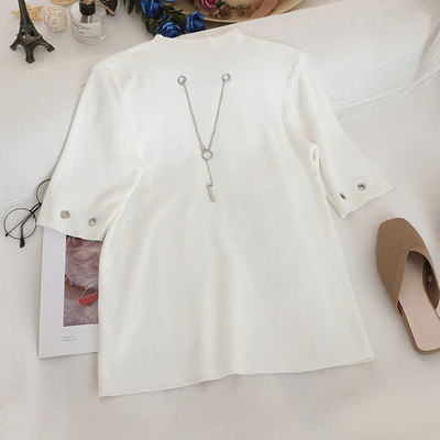 Μοντέρνα γυναικεία μπλούζα με κοντό μανίκι και μεταλλικά στοιχεία σε διάφορα χρώματα