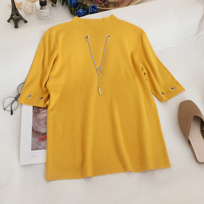 Μοντέρνα γυναικεία μπλούζα με κοντό μανίκι και μεταλλικά στοιχεία σε διάφορα χρώματα