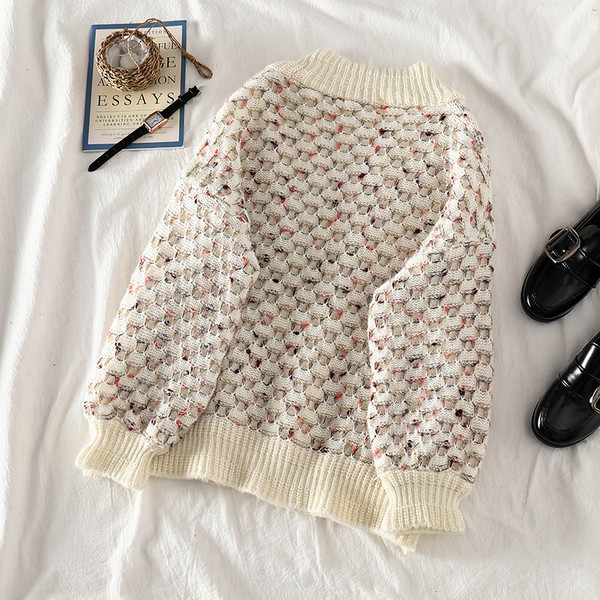 Vesta moderna de dama in bej si negru cu nasturi