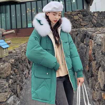 Női téli kabát, kapucniján színes pehely