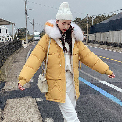 Női téli kabát, kapucniján színes pehely