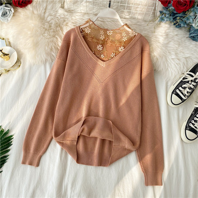 Μοντέρνο γυναικείο πουλόβερ με κεντήματα σε διάφορα χρώματα