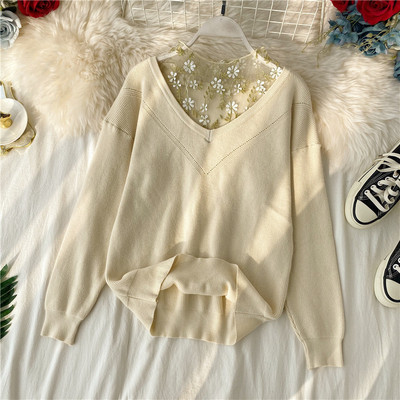 Μοντέρνο γυναικείο πουλόβερ με κεντήματα σε διάφορα χρώματα