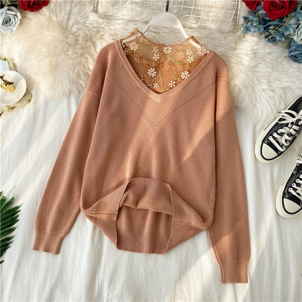 Μοντέρνο γυναικείο πουλόβερ με κεντήματα σε διάφορα χρώματα