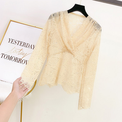 Γυναικείο δαντελένιο πουκάμισο με λαιμόκοψη σε τρία χρώματα