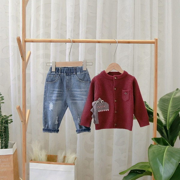 Modern gyerekmellény szürke és piros 3D elemekkel