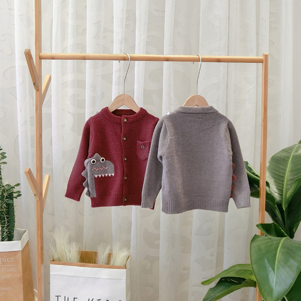 Modern gyerekmellény szürke és piros 3D elemekkel